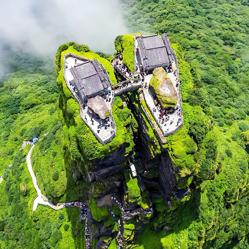 【含高铁】贵州黄果树梵净山旅游西江千户苗寨小七孔6天5晚跟团游