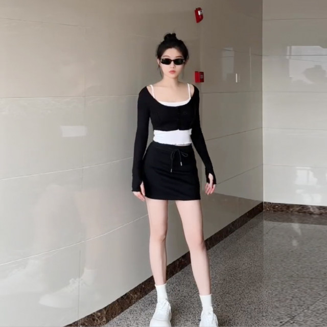 Black drawing half -bodies women's skirt 2024 spring and summer new high waist, thin bag hips A -line casual sports skirt