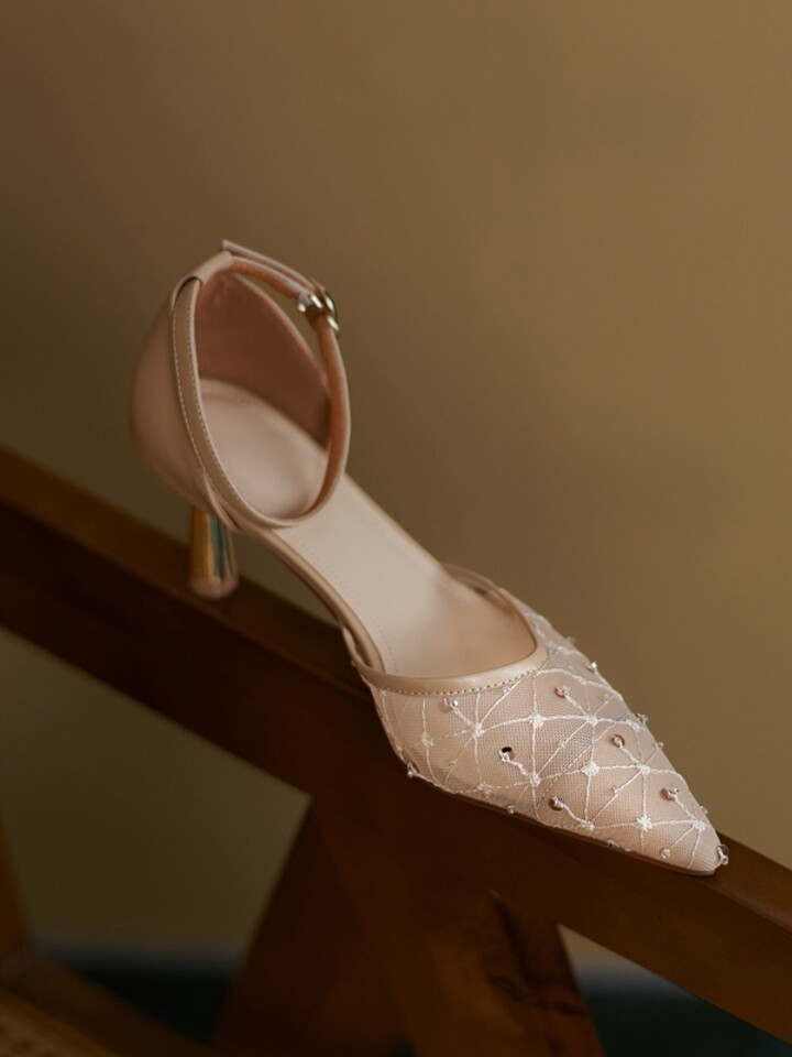 斯慕琳复古镂空尖头一字带细跟凉鞋 - 潮流资讯