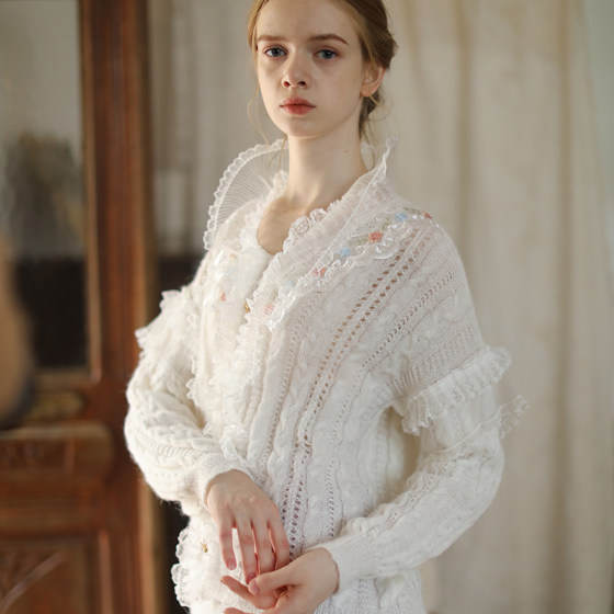 Face art embroidery French retro forest female lace collar milk white thin fake cardigan crade sweater
