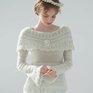 
Face Art Elegant and fresh hollow crochet lapel off-shoulder one-line collar slim fit spring and summer thin pullover sweater