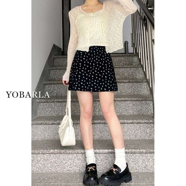 Black floral short skirt for women in summer new large size fat mm high waist slim pear-shaped body retro a-line skirt