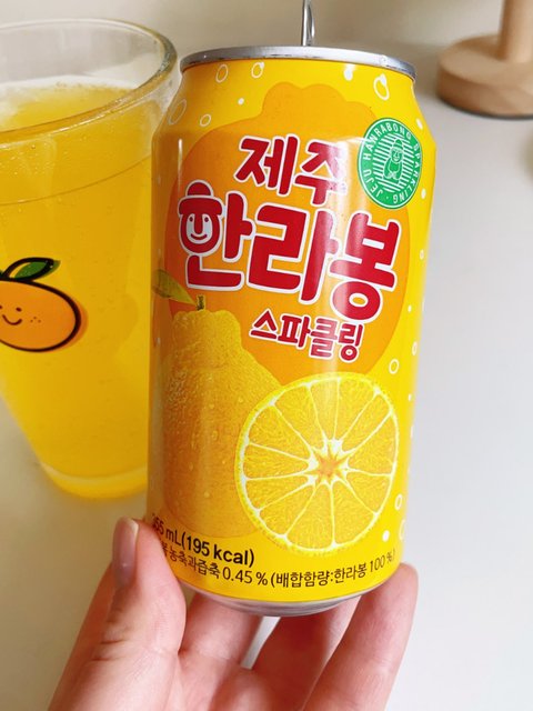 Zero-fat plum-flavored pear-flavored sparkling water lime tea Jeju ...