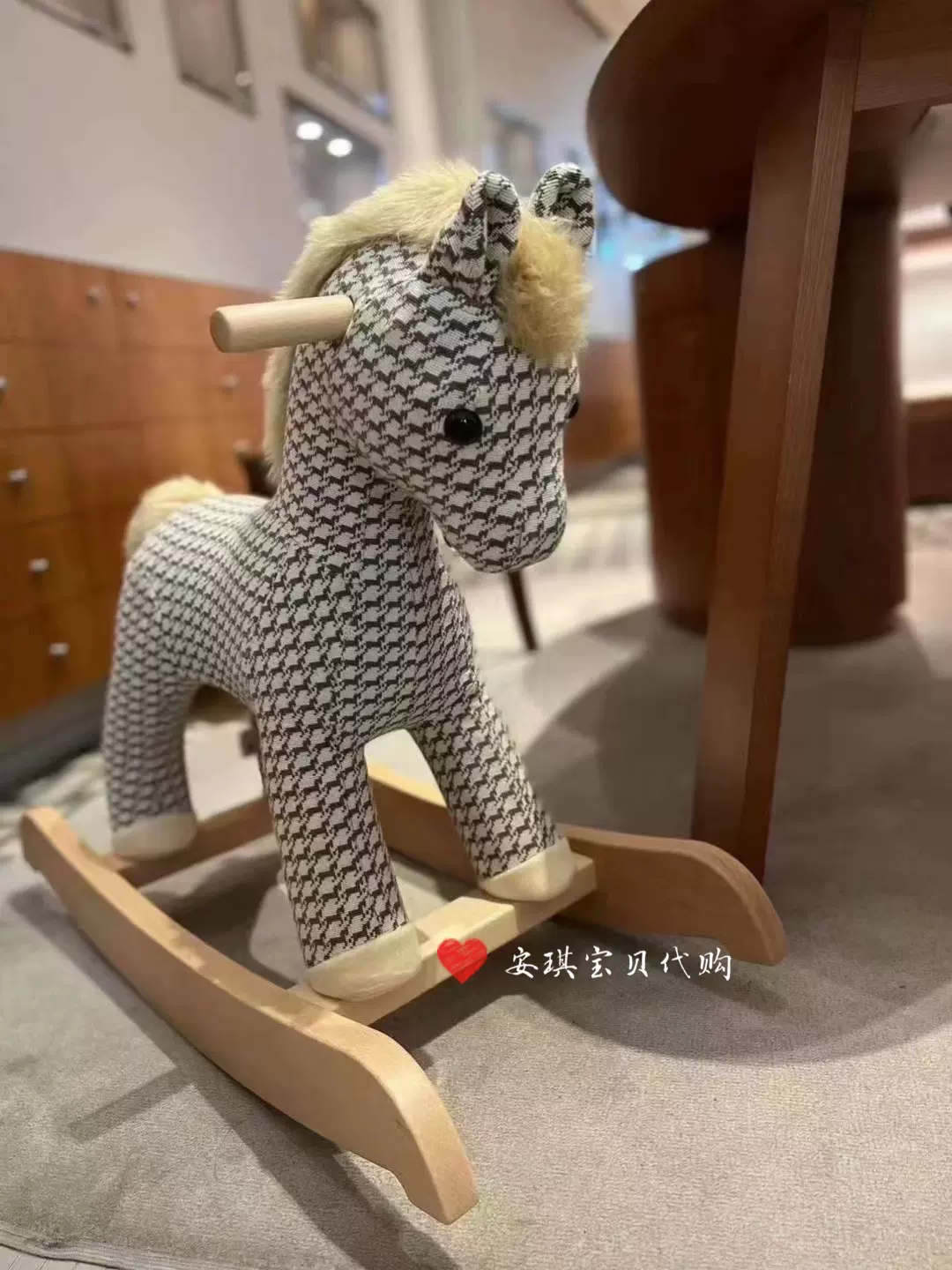 现货爱马仕Hermès 千鸟格摇摇马小木马宝宝玩具新生儿房间摆件-Taobao