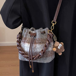 High-End Retro Woolen Plaid Bag for Women, New Autumn and Winter Style, Textured Hand-Held Bucket Bag, Versatile Shoulder and Crossbody Bag