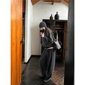 
A Bow 2025 Autumn and Winter Customized Dyed Brushed Knitted Plain Upgraded Basic Casual Sports Suit