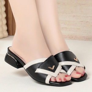 
Middle-aged women's sandals slippers for women in summer wear sandals thick heel fashion mother's shoes sandals genuine leather soft sole women's shoes