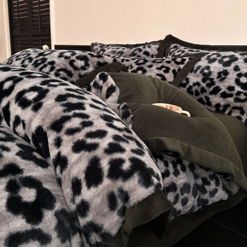 
High-end leopard print rabbit plush four-piece bed set