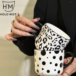 Hepburn-Style Black and White Ceramic Mug, High-Value Couple's Cup with Lid and Spoon, Exquisite Coffee Cup, Drinking Water Breakfast Cup