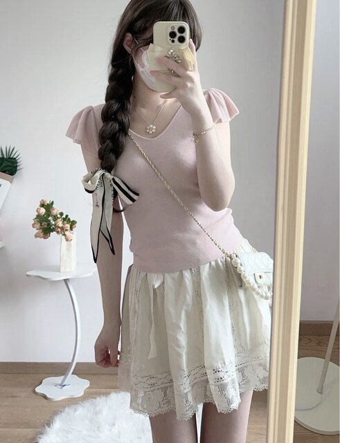 Hot girls' niche design sense small flying sleeve knitted short sleeve 2025 summer new slim fit slim V-neck versatile top