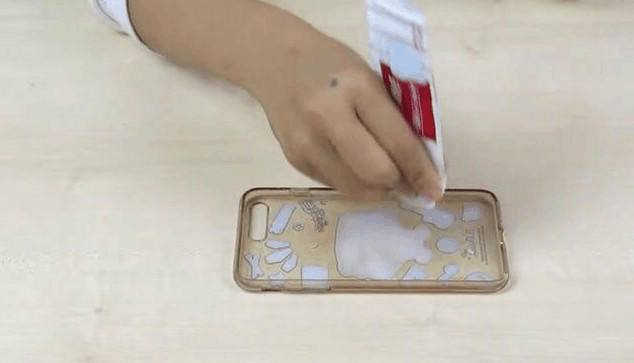 手机壳用久了发黄?教你一招秒变新壳 手机壳用久了发黄?教你一招秒变新壳