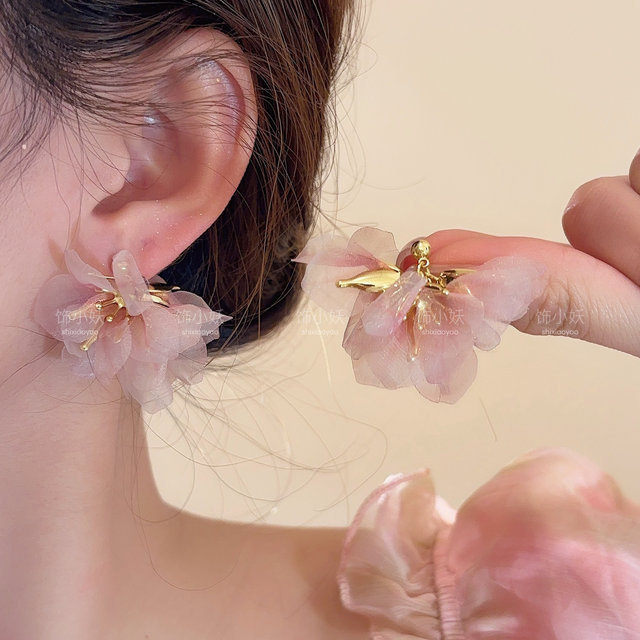 Pink Organza Petal Earrings 2025 New Niche Design Temperament Earrings Super Fairy Holiday Flower Earrings