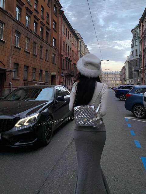 Lattitude /Yang Xiaolu Poses Pulling Legs effect covering meat artifact knitting croaker tail skirt
