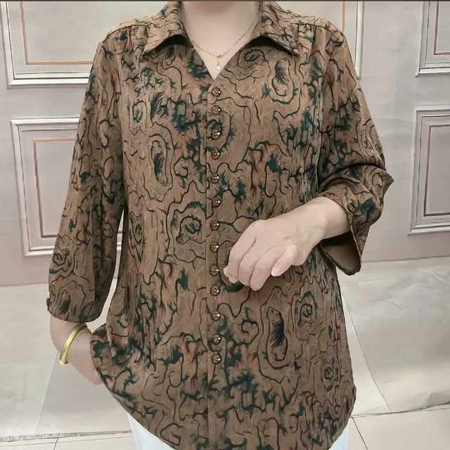 Summer Internet celebrity new style of meat covering retro floral loose large size lapel and quarter sleeve casual commuter mother top
