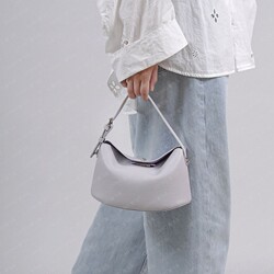 2026 New Fashion Versatile Large-Capacity Women's Shoulder Crossbody Bag Casual Niche Design Lightweight Tote Bag