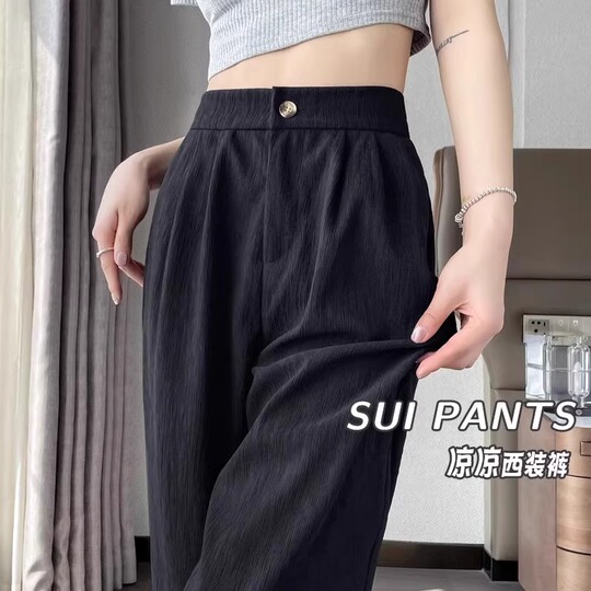 Ertalab tungi koylakdagi yalangoch qizlarning fotosuratlari