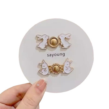 The waist-cinching daisy pin has over 5,900 repeat customers.