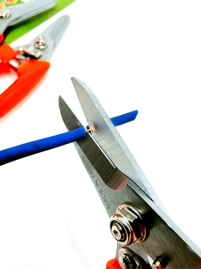 Keling, ayollar etaklari ostiga qaraylik Keling, ayollar etaklari ostiga qaraylik