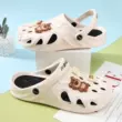 Giày Croc nữ Mùa hè chống trượt thoáng khí Phòng mổ Baotou Dép xỏ ngón đế dày Thời trang Áo khoác ngoài thời trang Cảm giác như đang bước đi trên Internet Dép đi biển nổi tiếng 