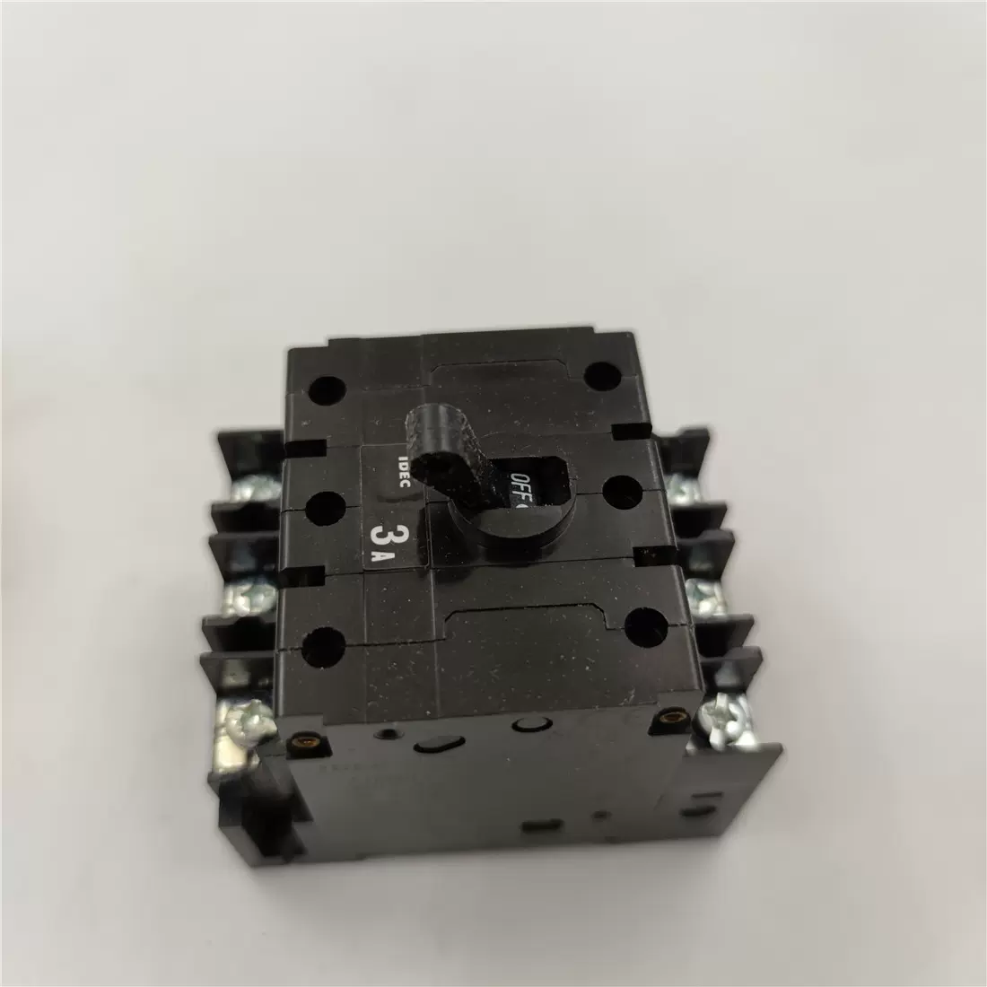 和泉/IDEC NH1V-3100-3AA断路器250VAC 3A全新带包装-Taobao