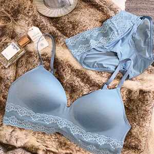 New direct-selling glossy simple underwear for women without rims, large breasts, small breasts, student girls, seamless bra, thin cup breasts