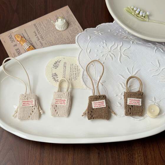 
Mini knitted small bag kitty ragbub cute handbag bag Cotton doll 10cm doll clothes wholesale