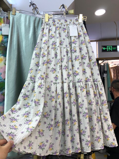 Sweet floral skirt for women 2025 new summer texture splicing printed A-line large hem skirt midi skirt