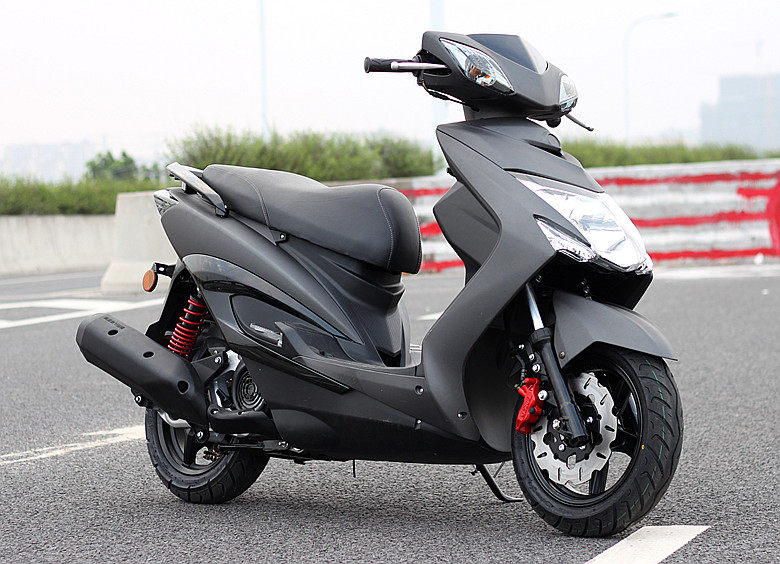 三代目新劲战踏板车 林海125cc四气门 林海极光 液晶仪表 特价