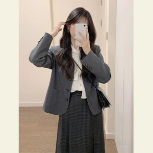 Advanced gray small suit jacket Female small spring and autumn new Korean version of the loose casual temperament suit
