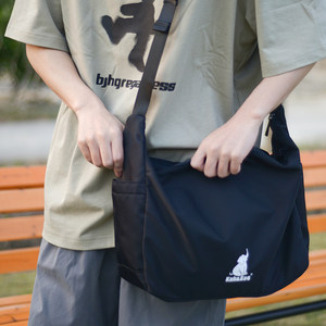 
Japanese outdoor large-capacity waterproof crossbody bag women's shoulder bag black casual men's ultra-light sports travel bag