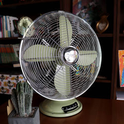 Retro Table Fan, Light Green, for Home Use in the Living Room, Oscillating, Antique-Style, Nostalgic, American-Style, Mechanical, Pure Copper Core, Metal Electric Fan