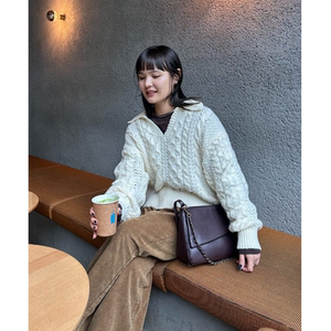 
CP2025 Winter Retro Twist Knitted Small Lapel Sweater with Side Slits