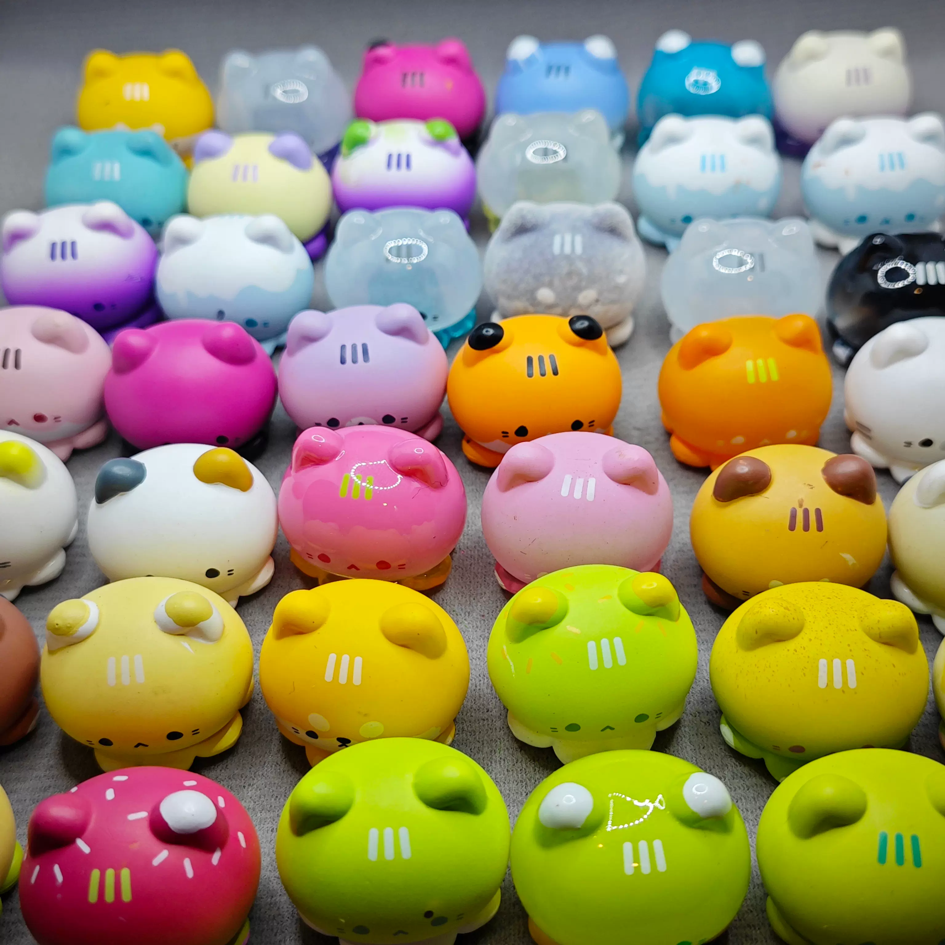 散货配件潮玩盲盒草莓穆斯塔一口一个章鱼喵喵