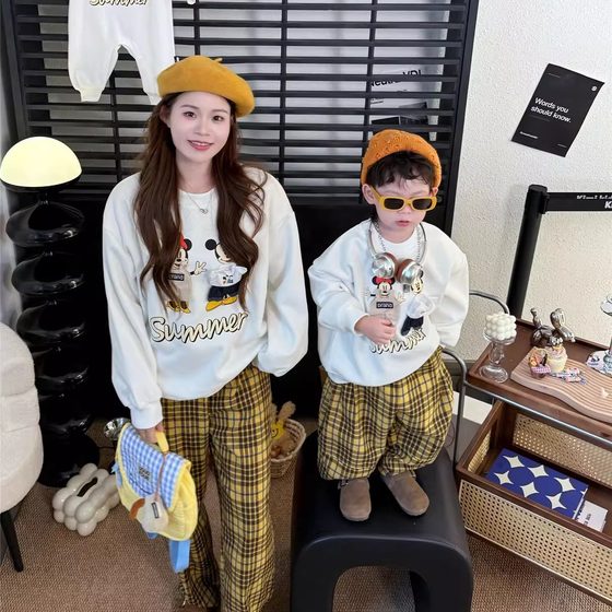 
Newborn parent-child outfit, family of three, cartoon Mickey sweatshirt, plaid wide-leg pants, trousers set, baby onesie