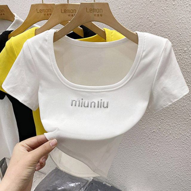 Lowneck white shortsleeved Tshirt for women in summer with a sense of design for niche hot