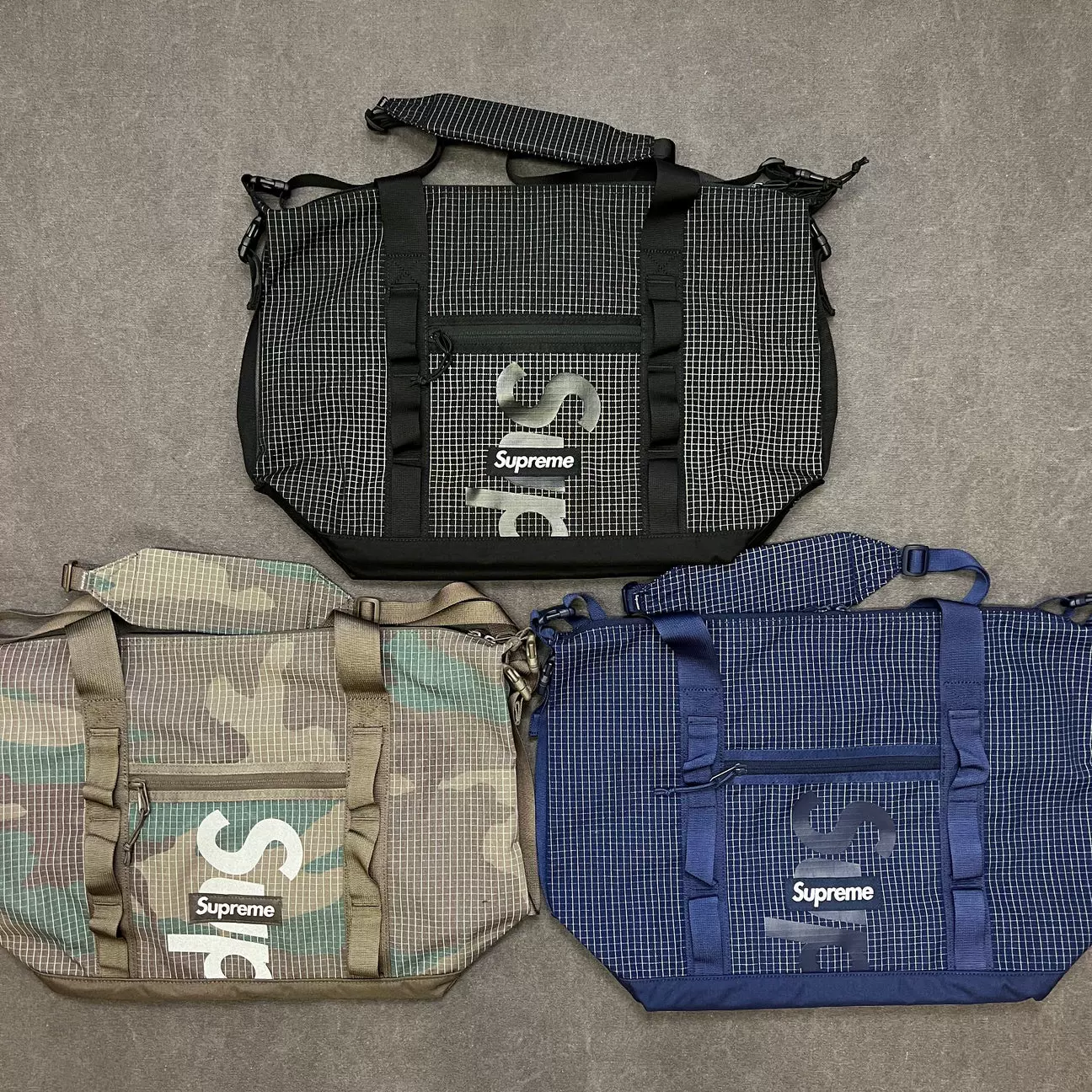 日本店舗完売　Kith Monogram Jacquard Mini Pouch Kith Monogram Jacquard Mini Pouch - Stadium | Parallel