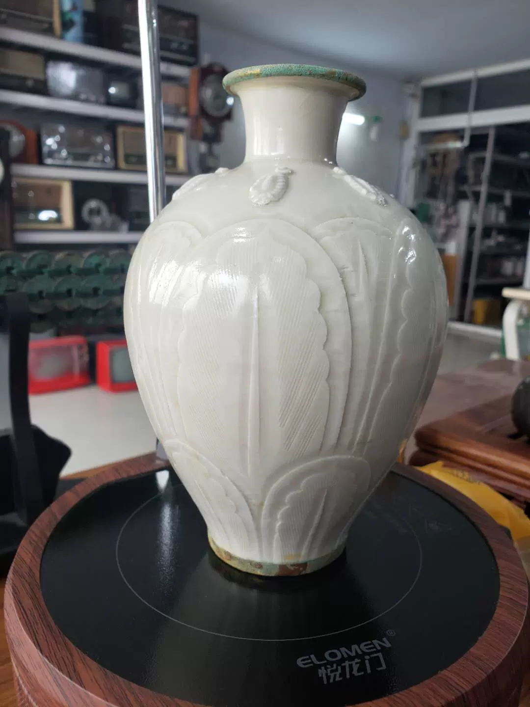 辽金时期定窑瓷器白柚刻花梅瓶器型漂亮釉色