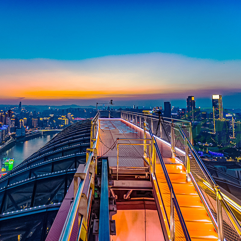 洪崖洞桔子水晶酒店高级标间1晚+两江夜景经典游/探索舱云端乐园门票