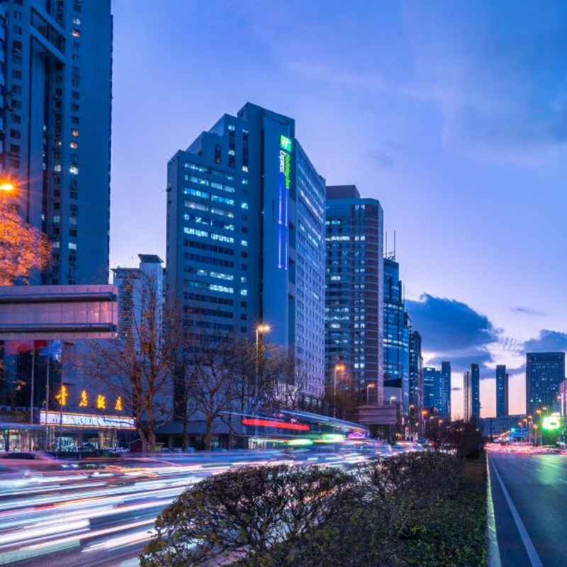 青岛五四广场奥帆中心智选假日酒店1晚+青岛极地海洋公园五馆门票+海上摩天轮 - 定制游预订