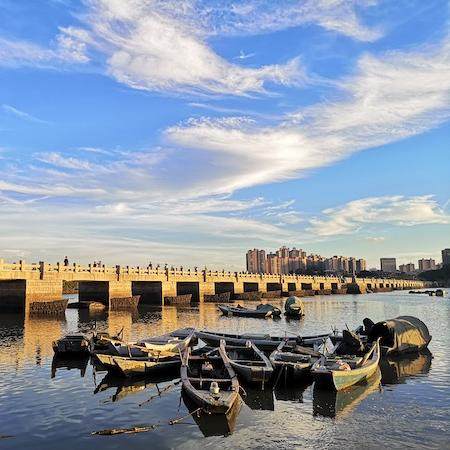 泉州洛阳桥风车岛惠安西沙湾崇武古城风景区一日游【2-8人小团】 - 定制游预订