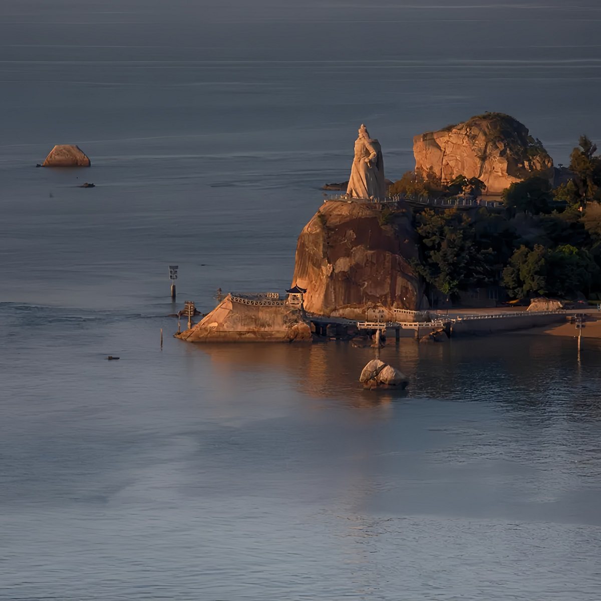 厦门瑞颐酒店2天1晚丨尊贵鼓浪屿海景双床房/行政城景套房 双早丨鼓浪屿船票2张