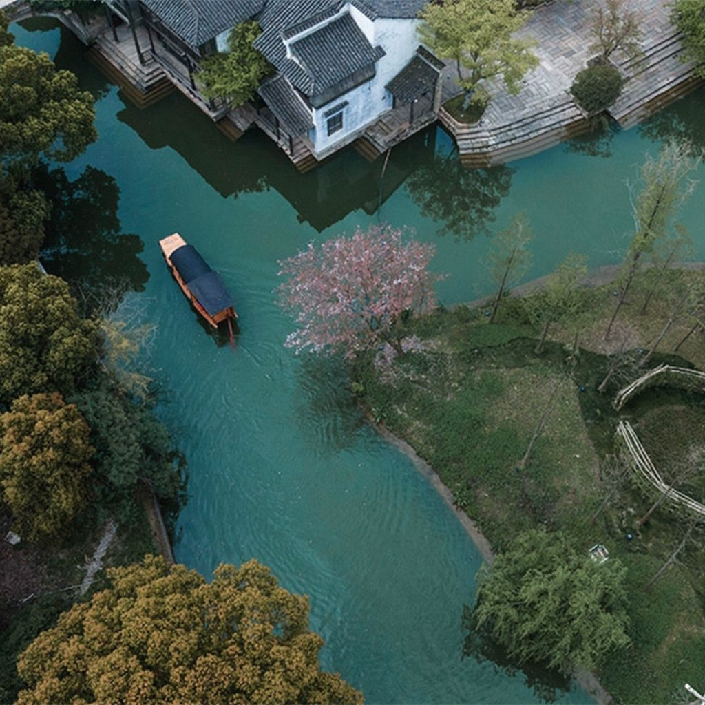 【时尚古镇休闲游】1晚浙江嘉兴绿地铂瑞酒店花园房+濮院时尚古镇门票1送1