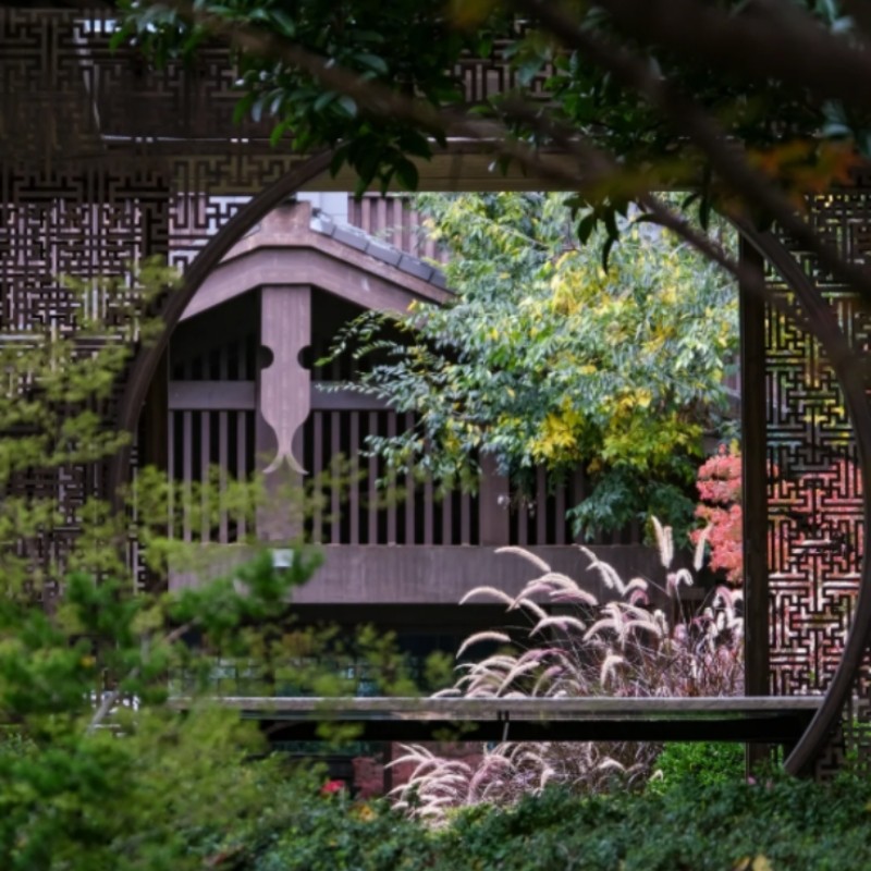 昆明滇池融创施柏阁酒店 园景阳台房1晚+双人昆明热雪奇迹3小时滑雪1次+次日双早