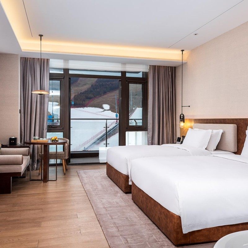 【住滑套餐】张家口翠云山云臻金陵/星辰谷/皇冠/智选假日1/2晚+早餐+雪票+高铁接驳车