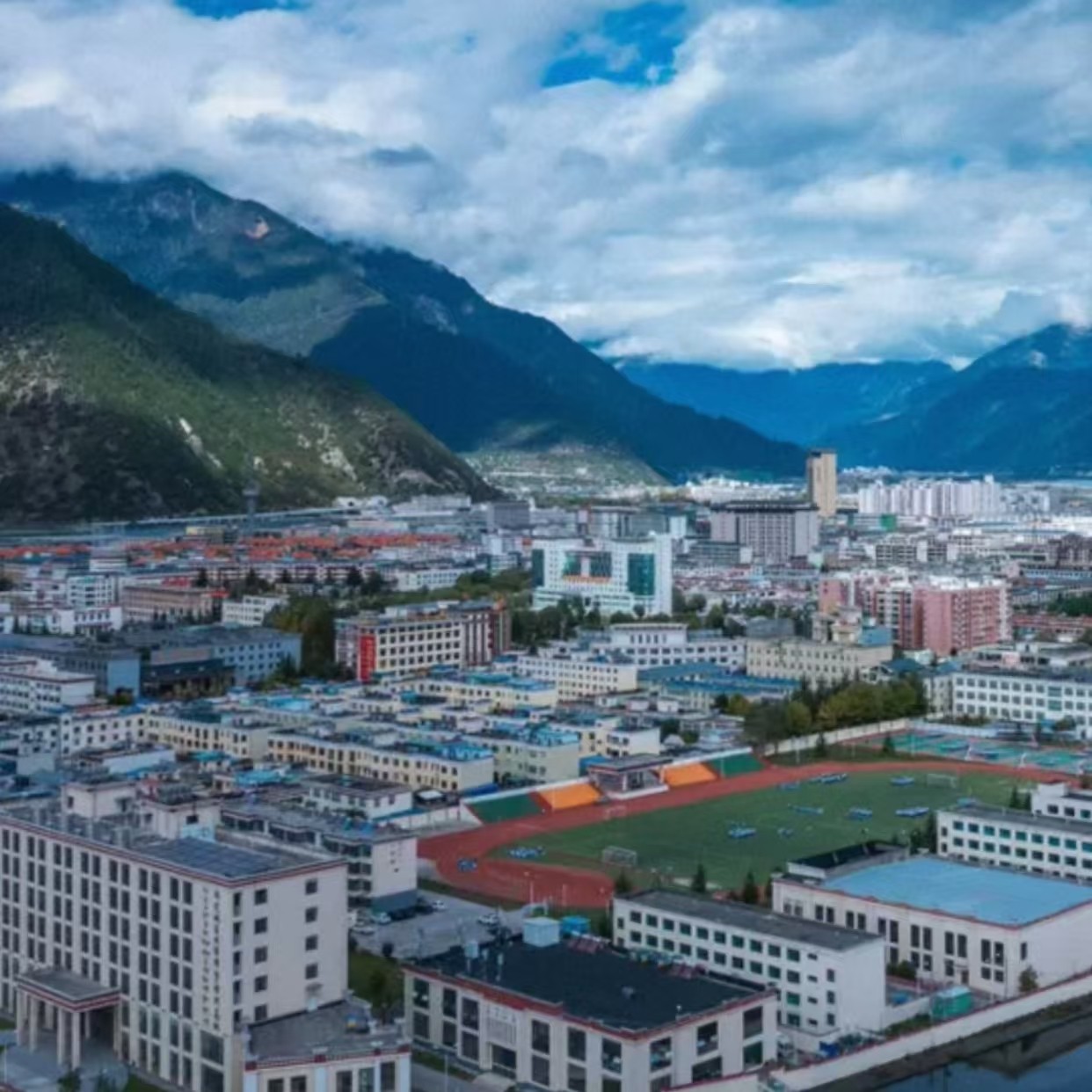 2天1晚西藏林芝工布天街林海公园亚朵酒店+鲁朗林海+早餐