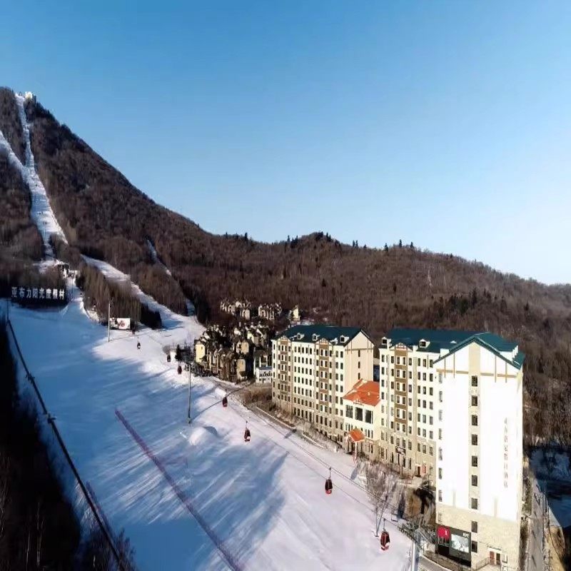 亚布力阳光度假村滑雪场阳光假日/ 亚布洛尼假日酒店 四天三晚 住滑 - 定制游预订