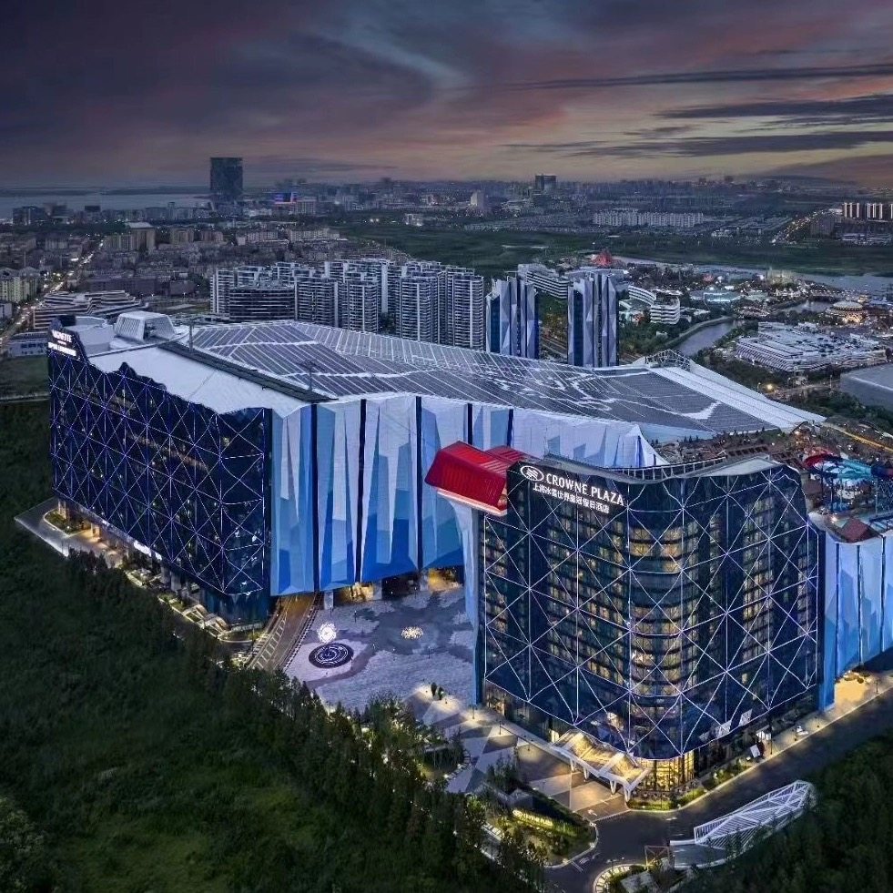 上海耀雪冰雪世界娱雪票/滑雪票+五钻冰雪世界皇冠假日酒店1晚