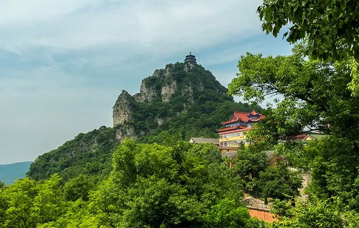 鸡笼山半月湖风景区图片