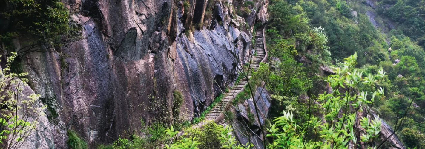 山谷清幽，徒步古道图片