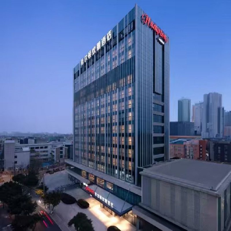 春节元旦可定 成都自由行 成都火车北站希尔顿欢朋酒店1晚+景区门票 - 定制游预订